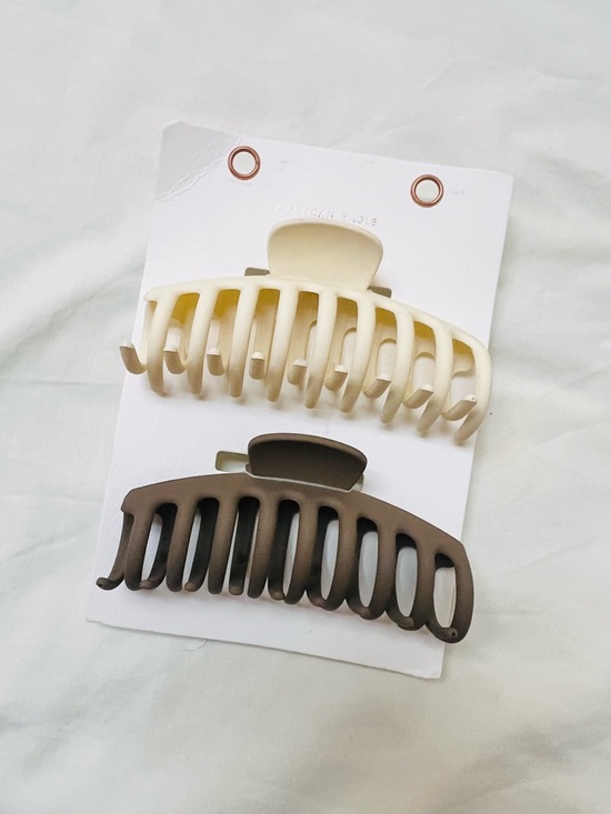 American Eagle Outfitters Accessories - American Eagle Outfitters Cream and Brown Hair Claw Clip Set